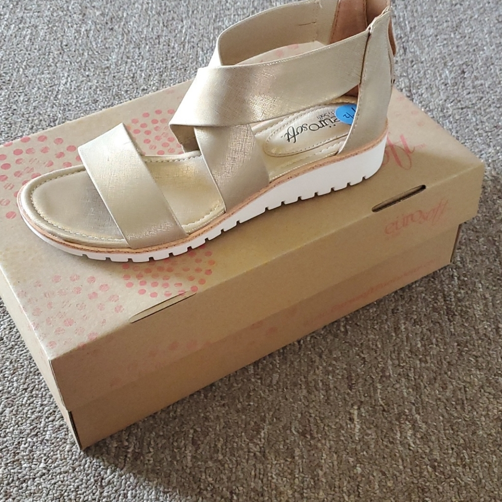 Eurosoft sandals. Never worn! Very comfy.